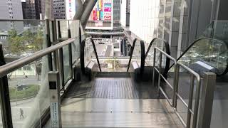 ［JR博多シティ］エスカレーター　   三菱製　escalator