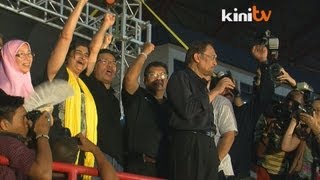 Tens of thousands reject GE13 results at Black 505 rally