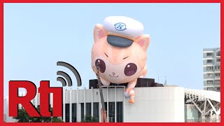 Giant inflatable cat has collapsed on light rail station over Kaohsiung city | Taiwan News | RTI