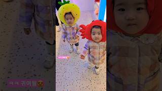 엄마생일기념 사진찍기😍 #baby #cutebaby #youtube #youtubeshorts #귀여운아기 #아기 #쌍둥이자매 #쌍둥이 #쌍둥이육아 #육아