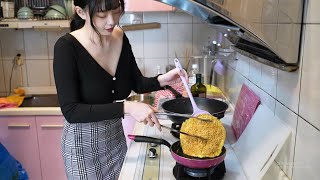 Instant noodle pancake tutorial｜兩分鐘居家料理：泡面煎餅