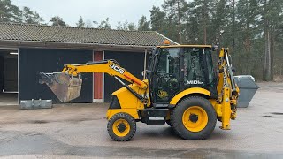 Köp Traktorgrävare JCB MIDI CX-4 med redskap på Klaravik