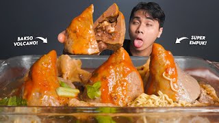 GAK NGOTAK!! MUKBANG 3 BAKSO VOLCANO ISIAN MERCON!! KACAU!!🥵