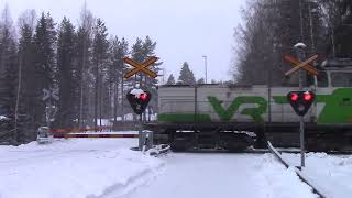 VR Shunter passed KIVIPURO (km 0429+0030) level crossing @ Varkaus, Finland