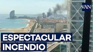 Espectacular incendio en el Puerto de Barcelona