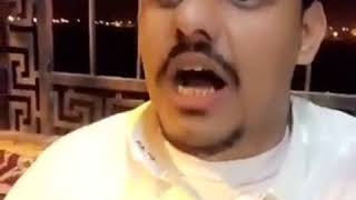 سعودي يقلد بنغالي