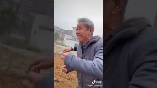 Tik Tok Trung Quốc - #2 Cha Con Nhà  Tấu Hài hót trên Tiktok china. Giúp Đỡ Hay Là Phá Hoại ...?...