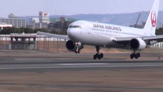 JAL B767 メインギア接地させるもゴーアラウンド！@伊丹空港