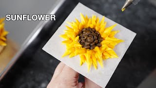 How to pipe buttercream Sunflower [ Cake Decorating For Beginners ]