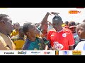 SHABIKI WA SIMBA AJITOKEZA KUNUNUA JEZI MPYA YANGA/ WANAYANGA WAMPOKEA KWA KEJERI.