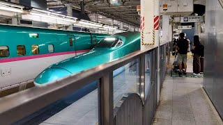 【4K】とてもモダンな東北新幹線八戸駅と東北新幹線のほぼ同時到着。