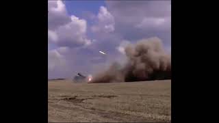 ️🇬🇧💥Russian artillery fires on positions of Ukrainian militants in Donbas #shorts #ukraine #donbass