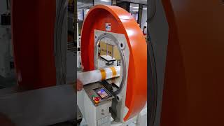 The tape wrapping automatic carton sealing machine can wrap in a full circle.