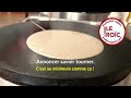 c est facile le père le roïc te montre le geste tout simple pour tourner des crêpes.