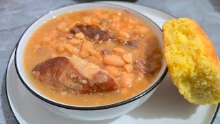 CROCKPOT NORTHERN BEANS WITH CORNBREAD BISCUITS