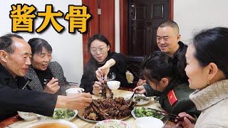 媳妇做一大盘酱大骨，酱香十足太诱人，减肥中的老公再也忍不住了【胖哥有杜】