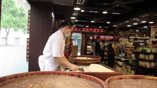 How they make famous Macau Almond cookies