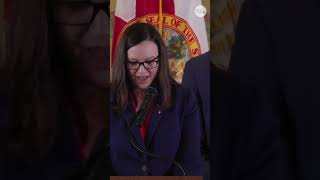 Charges against Raúl Castro read by Senator Moody