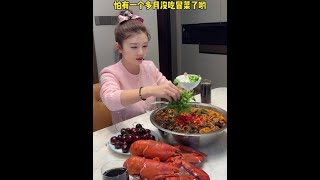 一份满是黑白千层加毛肚，肥肠嫩肉加龙虾的红油冒菜，香哭了都#夫妻日常 #冒菜#欧诗漫珍白因美白套装