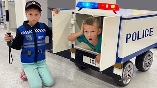 Sofia on a police car catches a thief