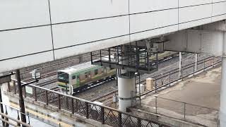 083.日暮里駅を通過する上野東京ラインE231/E233系　The E231/E233 Series of the Ueno-Tokyo Line passing through Nippori.