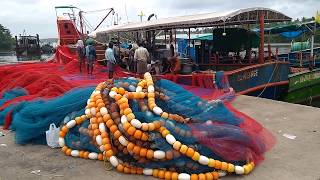 Perumathura fishing village | Fishermen in Perumathura harbour | Deep sea fishing net