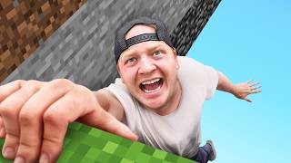 Minecraft But The World Deletes Behind Me