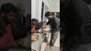 ఈ సేవలో ఉన్న ఆనందం వెలకట్టలేనిది!#trending #food #youtubeshorts #humanity #funny