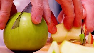 Gordon Ramsay Shows You How To Cut An Apple | Culinary Genius