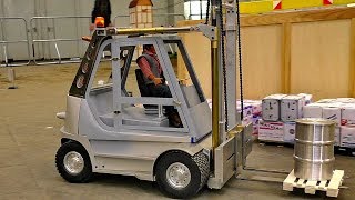 RC MODEL FORKLIFT AT WORK IN SCALE 1:8 AWESOME DETAIL MODEL IN MOTION