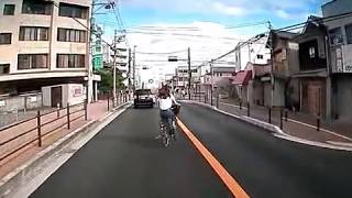 【ドラレコ】危険！後ろを見ないで急に飛び出してくる自転車