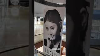 Dilraba DiorBrand Ambassador china Come toTaikoo Hui Shanghai'to see the baby She is staring at you😍