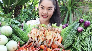 ตำกุ้งสดตัวใหญ่ๆ เผ็ดๆ แกล้มผักสดเต็มถาด...ปลาร้าแซ่บนัวสะใจคัก