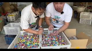 江苏大爷摆摊卖活体玩具，成本3 5卖10块一天卖100多只收入1000多#vlog #分享 #记录