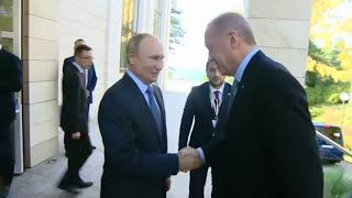 RUSSEN UND TÜRKEN HANDELSEINIG: AKKs Syrien-Initiative wohl schon Geschichte