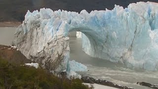 Huge glacier collapses in Argentina