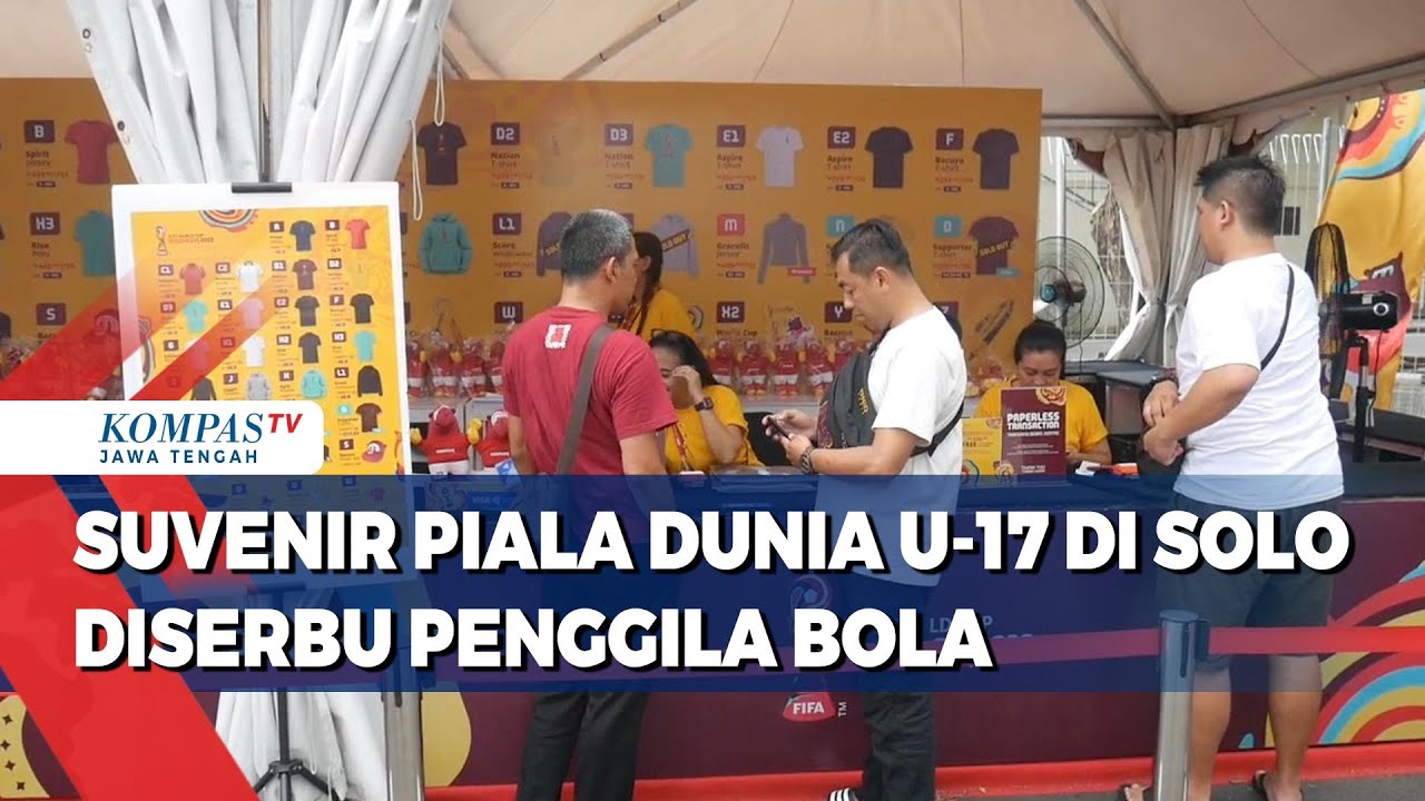 Suvenir Piala Dunia U-17 Di Solo Diserbu Penggila Bola - YouTube