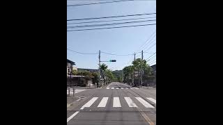 田舎街(敷戸小学校入口)の交差点です🎵🐤