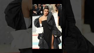 Taro ko mohabbat Ambar se|| Priyanka Chopra looking gorgeous in red carpet dress #viralshort