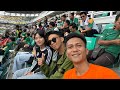 Moment Jakmania dan Bonek saling menghormati saat anthem di nyanyikan ( gelora bung tomo )