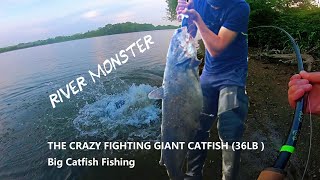 THE CRAZY FIGHTING MONSTER GIANT CATFISH (36LB )，Big Catfish Fishing