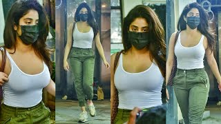 EXCLUSIVE : JANHVI KAPOOR SPOTTED OUTSIDE GYM IN BANDRA 📸