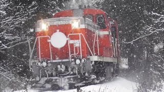 『DE10-1700・快速 DLクリスマストレイン[9226レ]』2018/12/9(JR磐越西線・荻野駅～山都駅｢山都S字カーブ｣) ※ C57180故障によるSL運休に伴う代走。