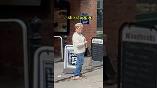 The way she turned around 🥺💔 #singing #singer #public #reaction #nostalgia #lewiscapaldi