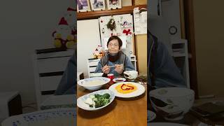 ９４歳ツムツムおばあちゃん朝のモグモグタイム❗️👵