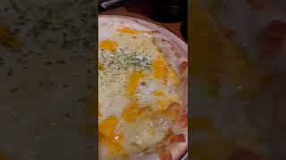 ショート動画【クワトロピザ】 #shorts #ショート ＃ピザ＃クワトロピザ#pizza ＃3種のチーズ＃チーズ＃ハチミツ