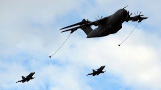 4Kᵁᴴᴰ Airbus A400M \u0026 Saab 39C Gripen Air-to-Air Refuelling Demo