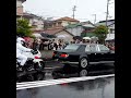 天皇皇后両陛下の車列 来られた時）