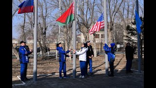 Традиционное поднятие флагов на космодроме Байконур