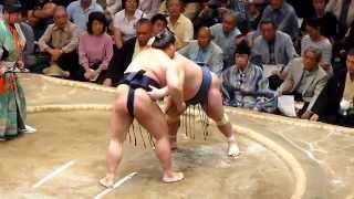 宝富士、大関戦に初勝利！初銀星！！、宝富士（Takarafuji）vs稀勢の里（Kisenosato）（2014年9月23日 9月場所10日目 Aki Basho 2014 Day 10）